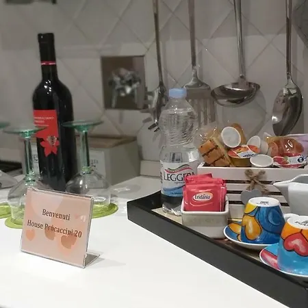 House Procaccini, 20 شقة