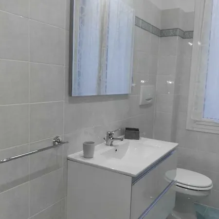 House Procaccini, 20 شقة *