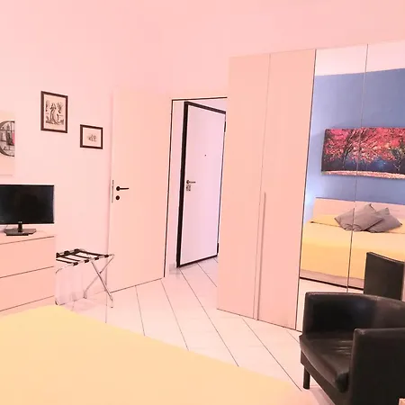 House Procaccini, 20 * Bologne